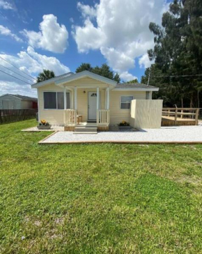 Entire Punta Gorda Home Sleeps 7 Close to US-41 & I-75